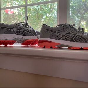 ASICS GT 1000 size 8